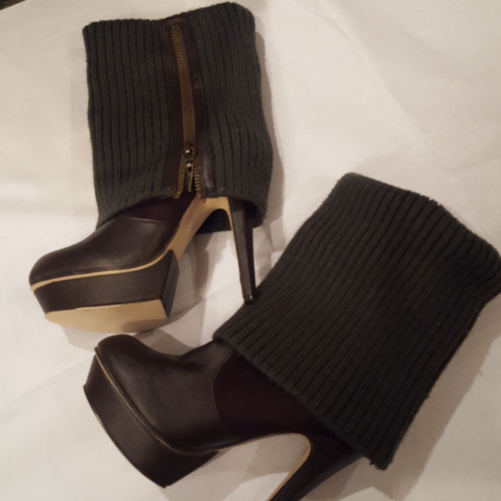 Zigisoho brown and green sweater booties